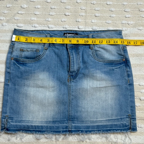 Dollhouse denim mini raw hem medium wash jean skirt size 9 - Picture 6 of 8